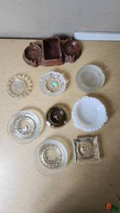 lot 79 image: Lot of Souvenir and Glass Ashtrays Including Olentangy Caverns Piece