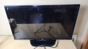 lot 97 image: LG 32LN530B 32-Inch LED TV