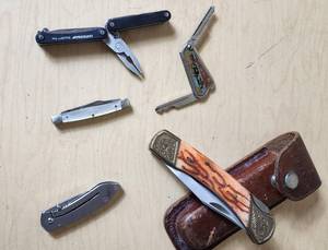 lot 109 image: Leatherman Squirt PS4, Pocket Knives,  Sharp Knife and Collectible Key Knife