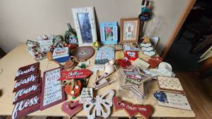 lot 162 image: Decorative Wall Signs and Home Decor Items including Welcome Star Sign, Home Sweet Home Heart, and Various Inspirational Plaques