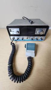 lot 178 image: Regency Range Gain II CB Radio with Microphone
