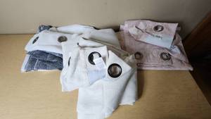 lot 187 image: Mainstays and Better Homes & Gardens Window Panels