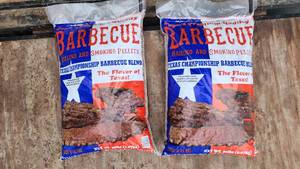 lot 220 image: Lot of 2 Papas Premium Quality Barbecue Grilling and Smoking Pellets, 20 lbs Bags