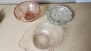 lot 226 image: Pink and Clear Glass Bowls Lot