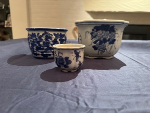 lot 24 image: Vintage Blue and White Chinoiserie Style Porcelain Planters, 5 x 5 x 4, 3 x 4 34 Diameter, 1.5 x 3 Diameter
