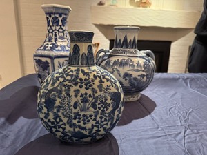 lot 26 image: Collection of Vintage Blue and White Chinese Porcelain Vases