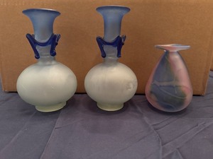 lot 56 image: Vintage Italian-Style Art Glass Scavo Hand Blown Frosted Glass Vases