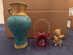 lot 57 image: Eclectic Mix of Vintage Decor