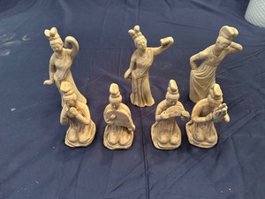 lot 60 image: Tang Dynasty Figurines (7)