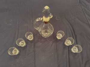 lot 61 image: Vintage Etched Glass Decanter Set Gold Embossed with Six Matching Glasses