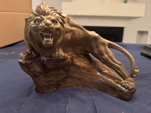 lot 66 image: Vintage Ceramic Roaring Lion Figurine 9.5 x 8