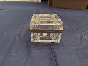 lot 71 image: Vintage Lead Crystal Square Trinket Box with Gold Trim