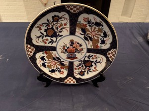 lot 74 image: Goldimari Imari Hand Painted Collector Plate (1940s Japan)