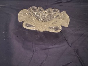 lot 82 image: Mid Century Modern Hand-Blown Art Glass Bowl - Floral Design