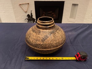 lot 86 image: Decorative Pot made in India 14 Diameter