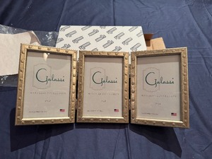 lot 90 image: New Galassi Marcelli Collection Tri-Fold Picture Frame (4 x 6)