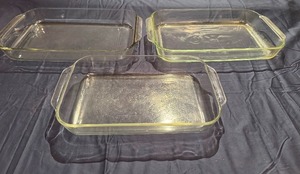 lot 94 image: Three Rectangular Glass Pyrex Baking Dishes