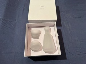 lot 17 image: New Frosted Three-Piece Sake Set