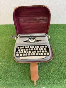 Royal Royalite Typewritter