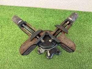 Larson Juhl Corner Vise