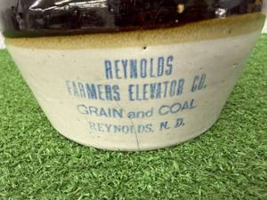 Reynolds Farmers Elevator Grain & Coal Pottery