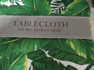 lot 8 image: Banana Leaf Round Tablecloth 60 R...