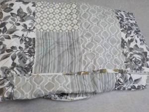 lot 12 image: Scalloped Farm hours Recliner Patch...