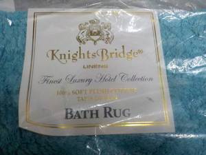 lot 15 image: Knights Bridge Plush Cotton 20 x 30...