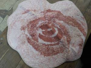 lot 19 image: Flower Bath Rug New from JCPennys...