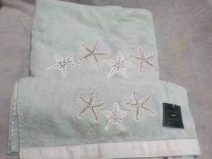 lot 25 image: Avanti Home Towel Set New from JCPennys