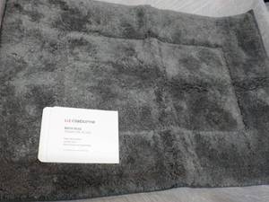 lot 28 image: Liz Claiborne Signature Plush 17 x ...