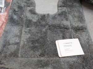 lot 29 image: Liz Claiborne Signature Plush 20 x ...