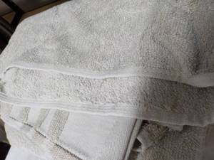 lot 32 image: Home Expressions Linen Stripe Bath ...