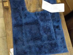 lot 35 image: Liz Claiborne Contour Rug 20 x24 R...