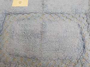 lot 50 image: Classy Bath Mat 20 x 20 New from ...