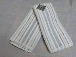 lot 54 image: 2 SKL Home Hand Towels New from JC...