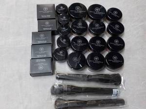 lot 180 image: Savvy Minerals Make Up and Brushes...