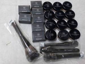 lot 181 image: Savvy Minerals Make Up and Brushes...