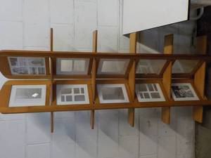 lot 203 image: Photo Shelf Display Stand with Dc...
