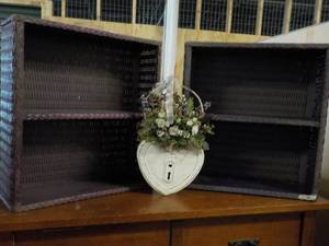 lot 208 image: 3 pc Wall Dcor...