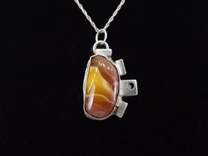 lot 19 image: .925 Sterling Silver Primitive Agate Pendant Necklace