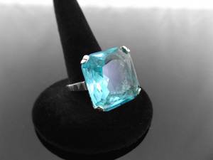 lot 40 image: .925 Sterling Silver Topaz Crystal Cocktail Ring Size 7.25