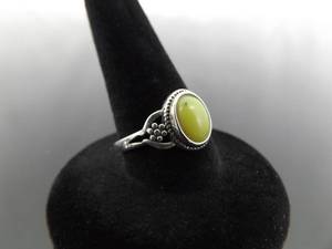 lot 54 image: .925 Sterling Silver Jade Cabochon Ring Size 6.25
