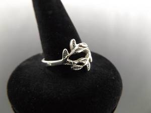 lot 83 image: .925 Sterling Silver Flower Ring Size 7.5