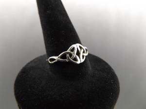lot 84 image: .925 Sterling Silver Celtic Knot Ring Size 7