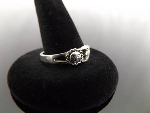 lot 85 image: .925 Sterling Silver Sun and Moon Ring Size 9
