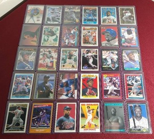lot 59 image: (30) Kirby Puckett Cards