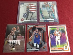 lot 61 image: (5) Kevin Durant Cards