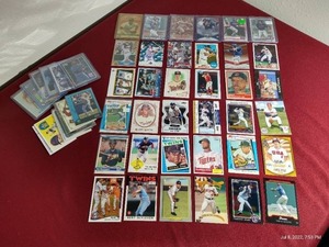 lot 75 image: (50) Minnesota Twins Cards - Many Stars & Rookies