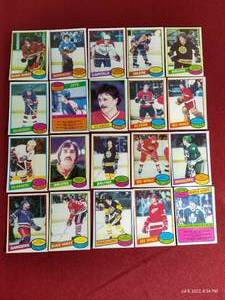 lot 116 image: (20) 1980-81 Topps Hockey Cards